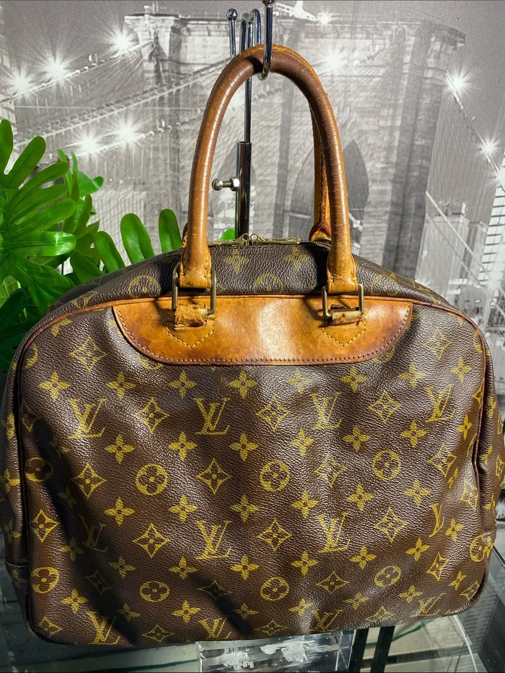 Authentic Louis Vuitton Deauville Monogram Boston Handbag